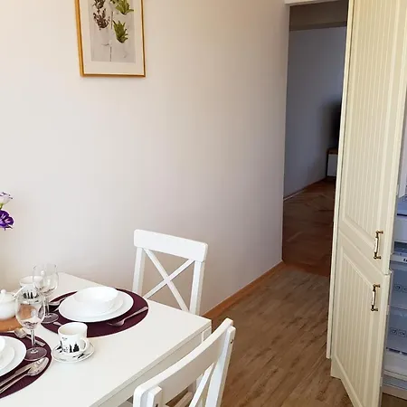 Nowowiejskiego Apartment *