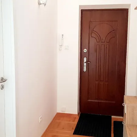 Nowowiejskiego Apartment *