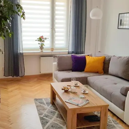 Nowowiejskiego Apartment *