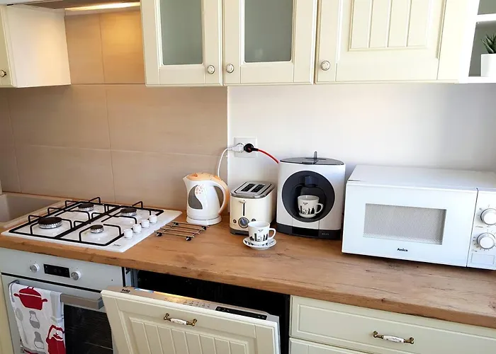 Nowowiejskiego * צ'סטוצ'ובה